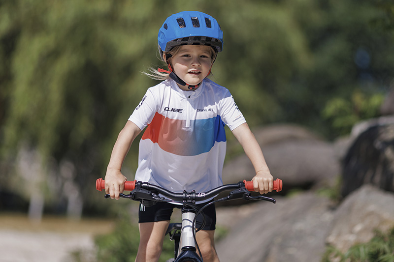 Bicicleta para niños de 16 pulgadas fabricada con material de