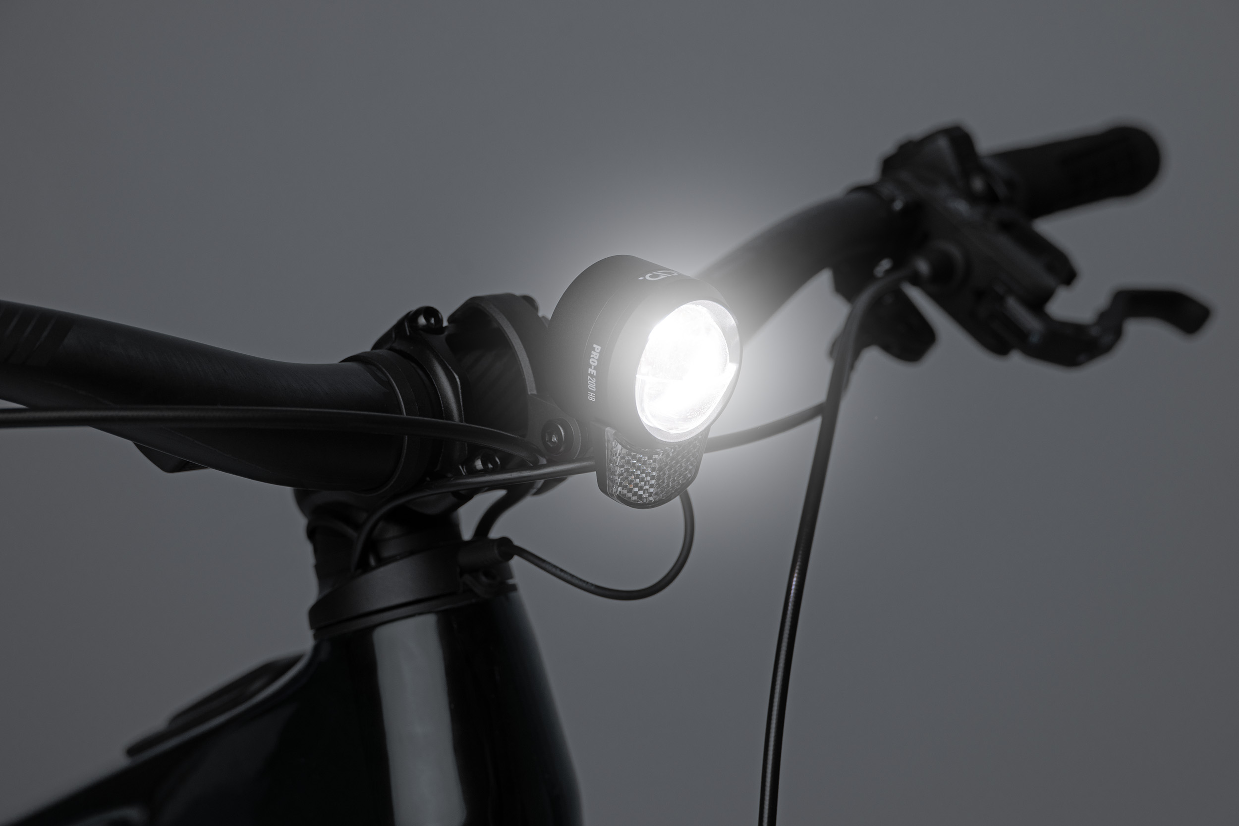 PROPHETE Koplamp voor e-bike (6-48 V), 80 lux, met Osram LED, 360° zichtbaarheid, light-on-functie, geïntegreerde reflector PROPHETE Koplamp voor e-bike (6-48 V), 80 lux, met Osram LED, 360° zichtbaarheid, light-on-functie, geïntegreerde reflector