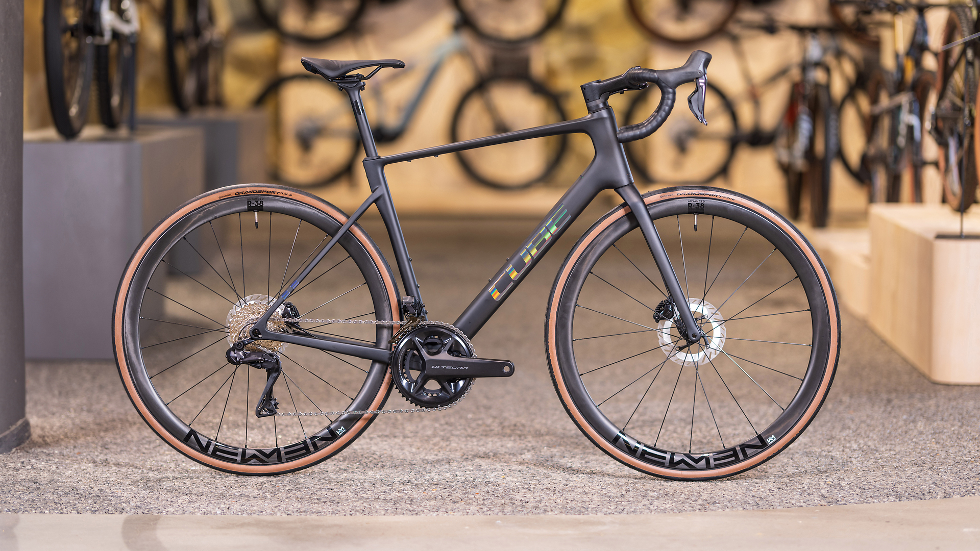 Cube Attain C:62 SLT carbon´n´rainbow