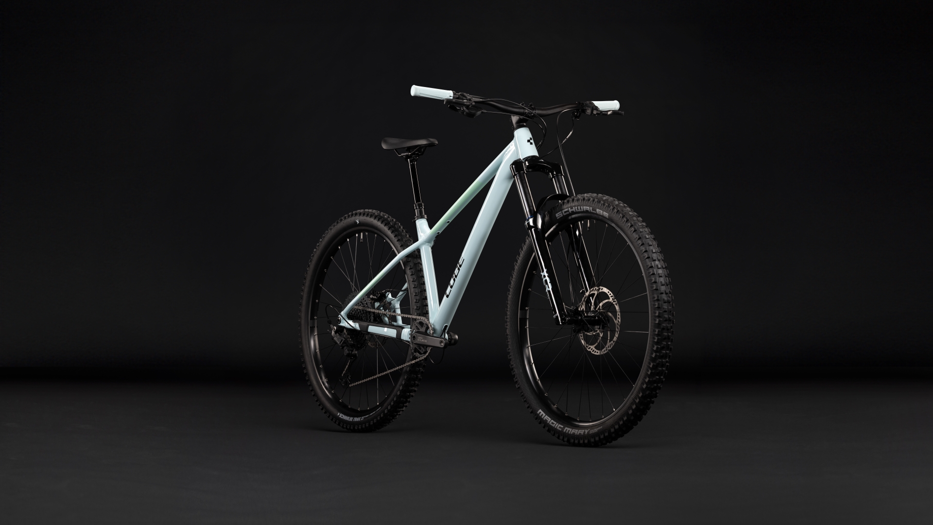 Cube Reaction TM ONE 2027 sedd från sidan – hyr mountainbike i Skåne